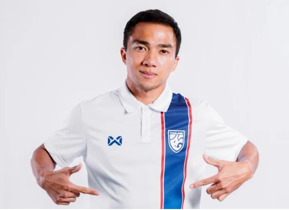 no-nan-chong-chat-madam-pang-phai-di-rao-ban-ao-de-cuu-bong-da-thai-lan